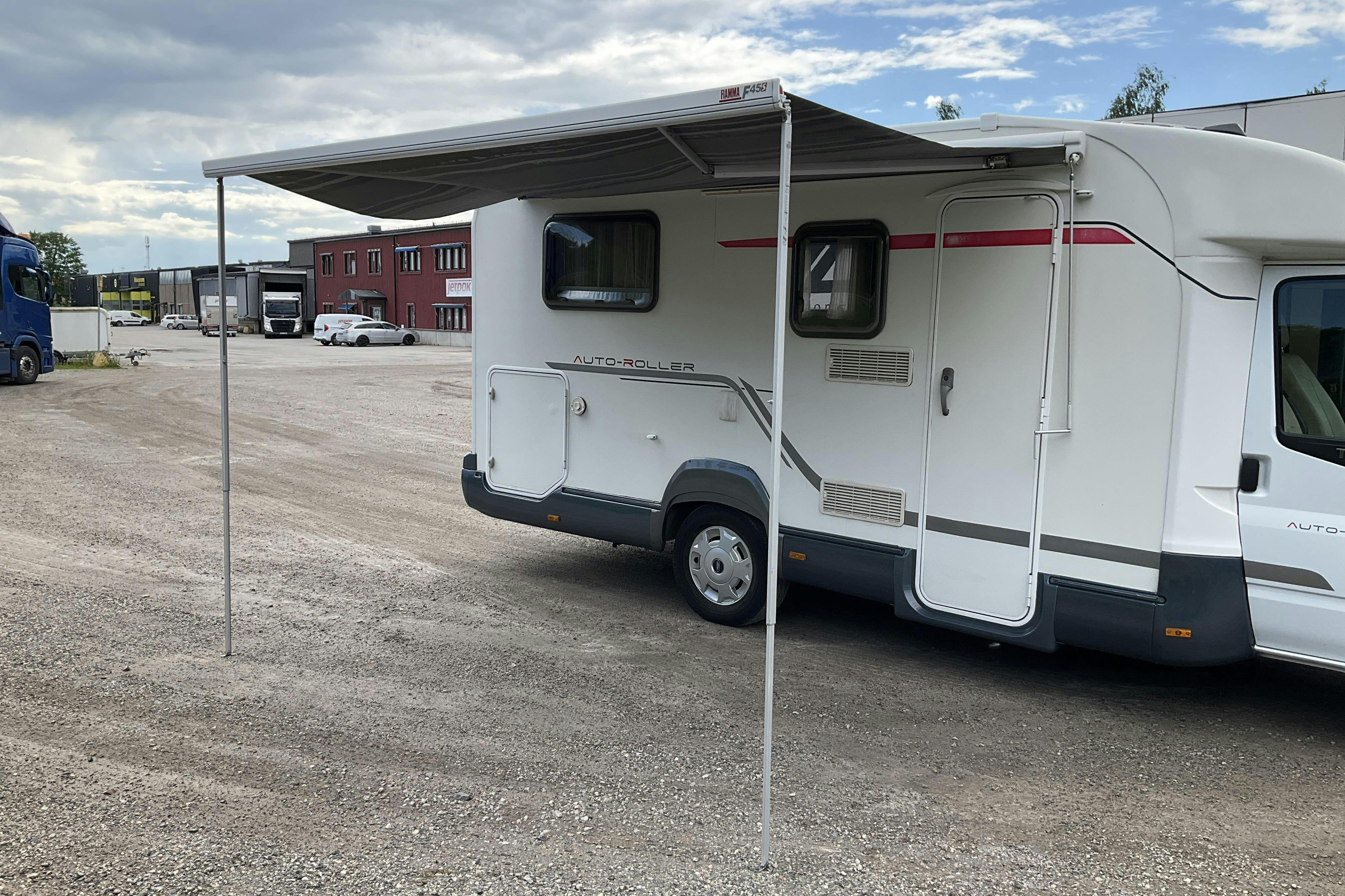 Vehicle Image 4