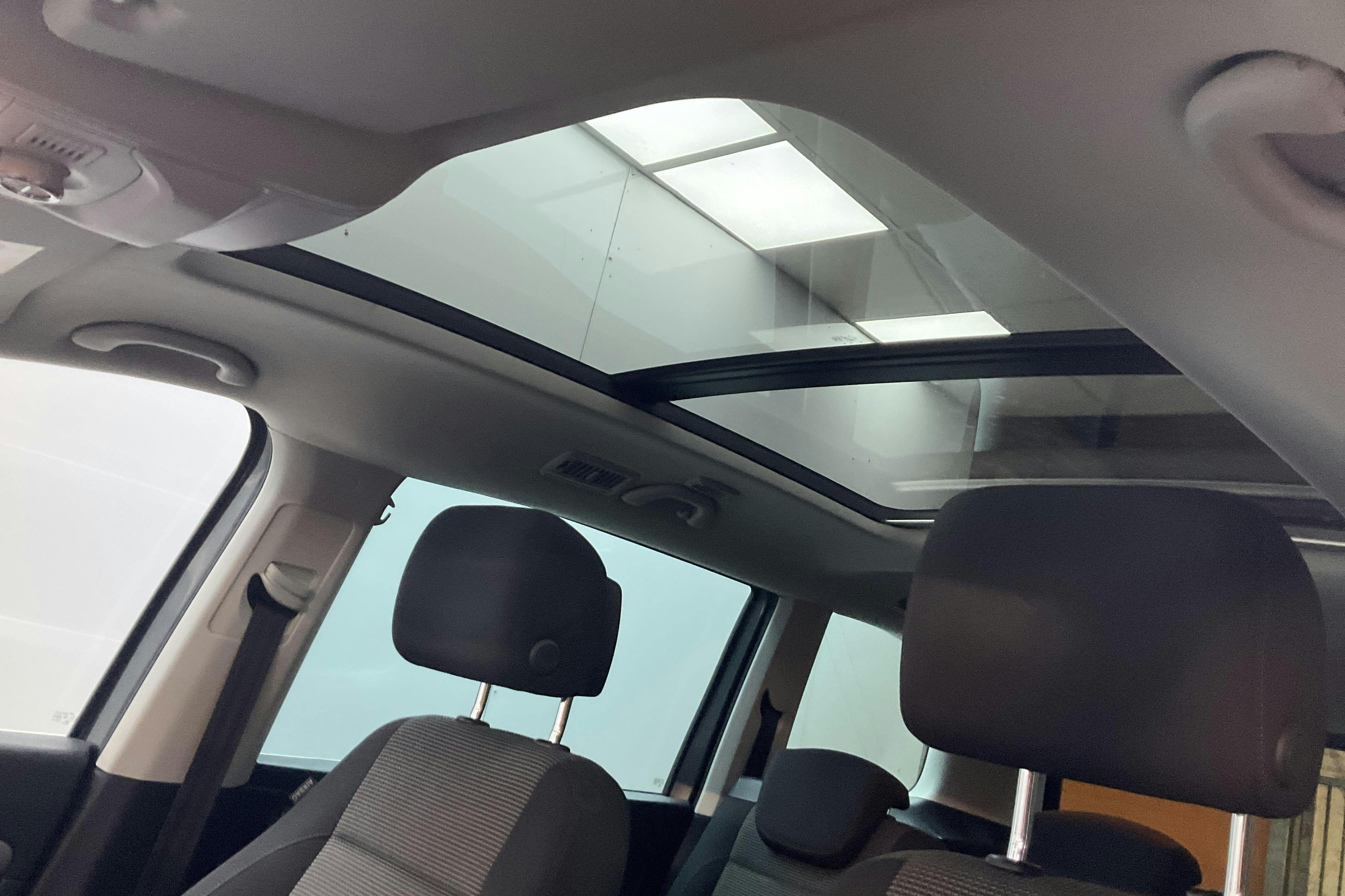 Vehicle Image 12