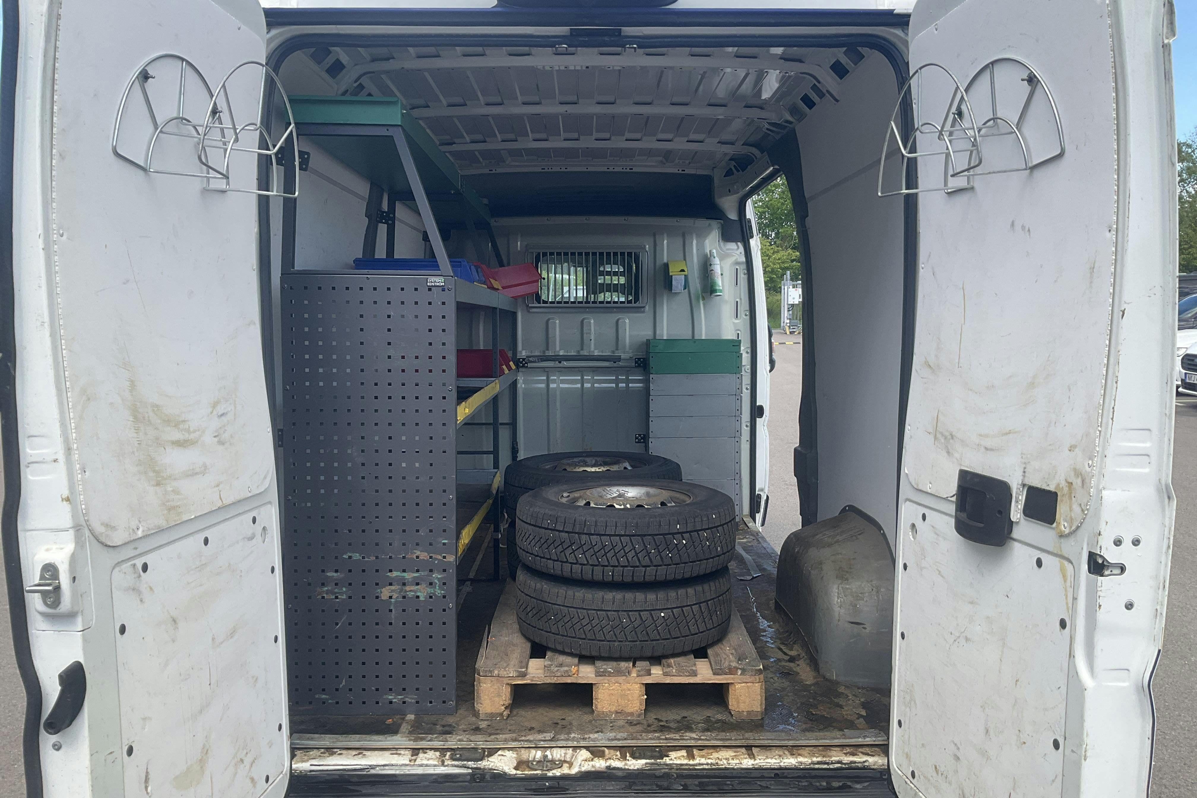 Vehicle Image 9