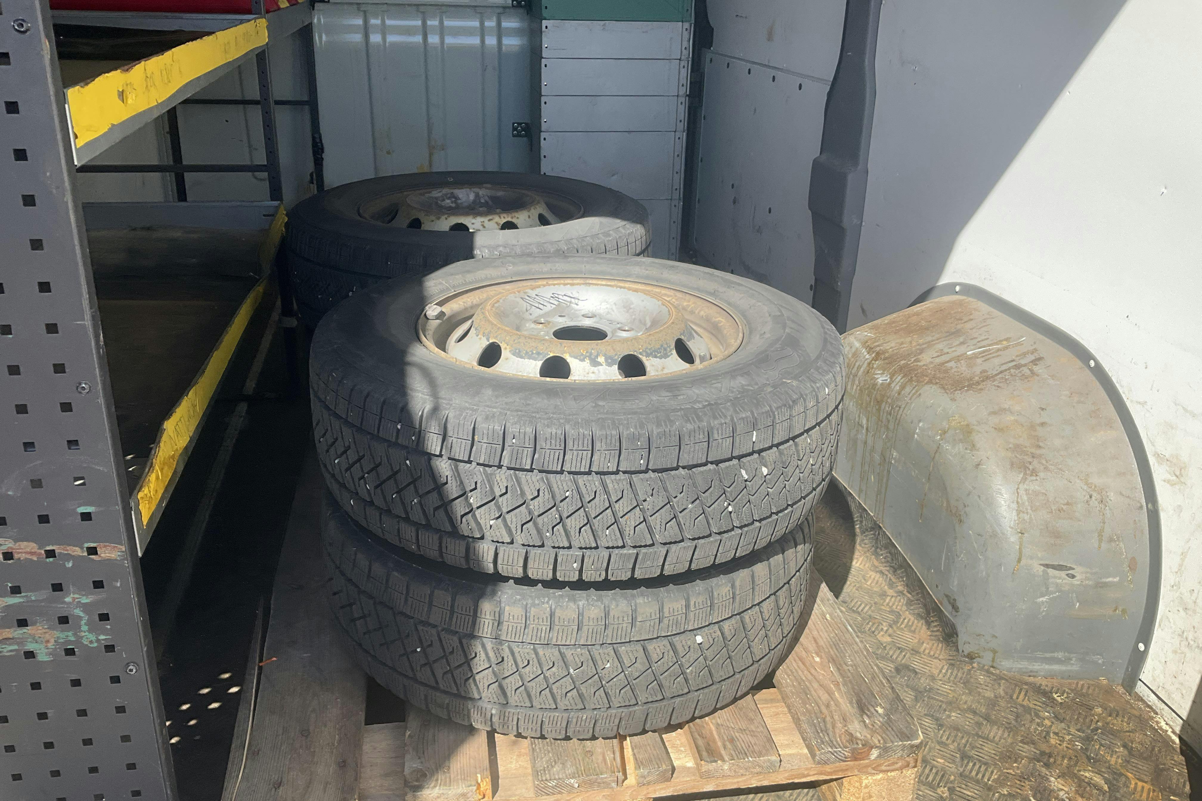 Vehicle Image 13
