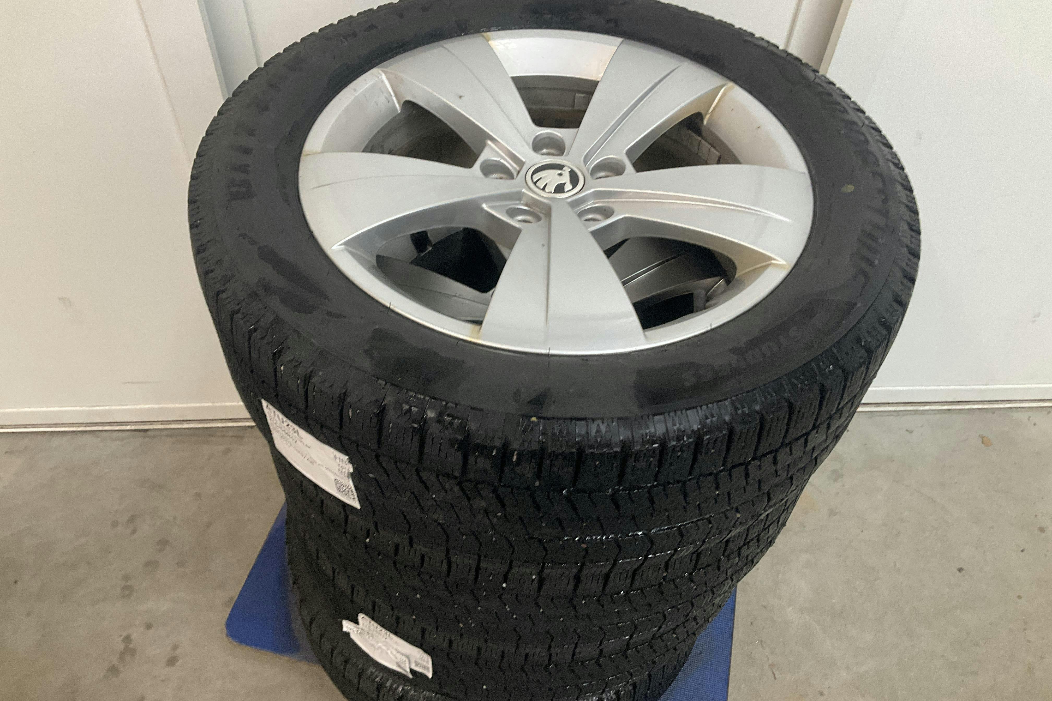 Vehicle Image 16