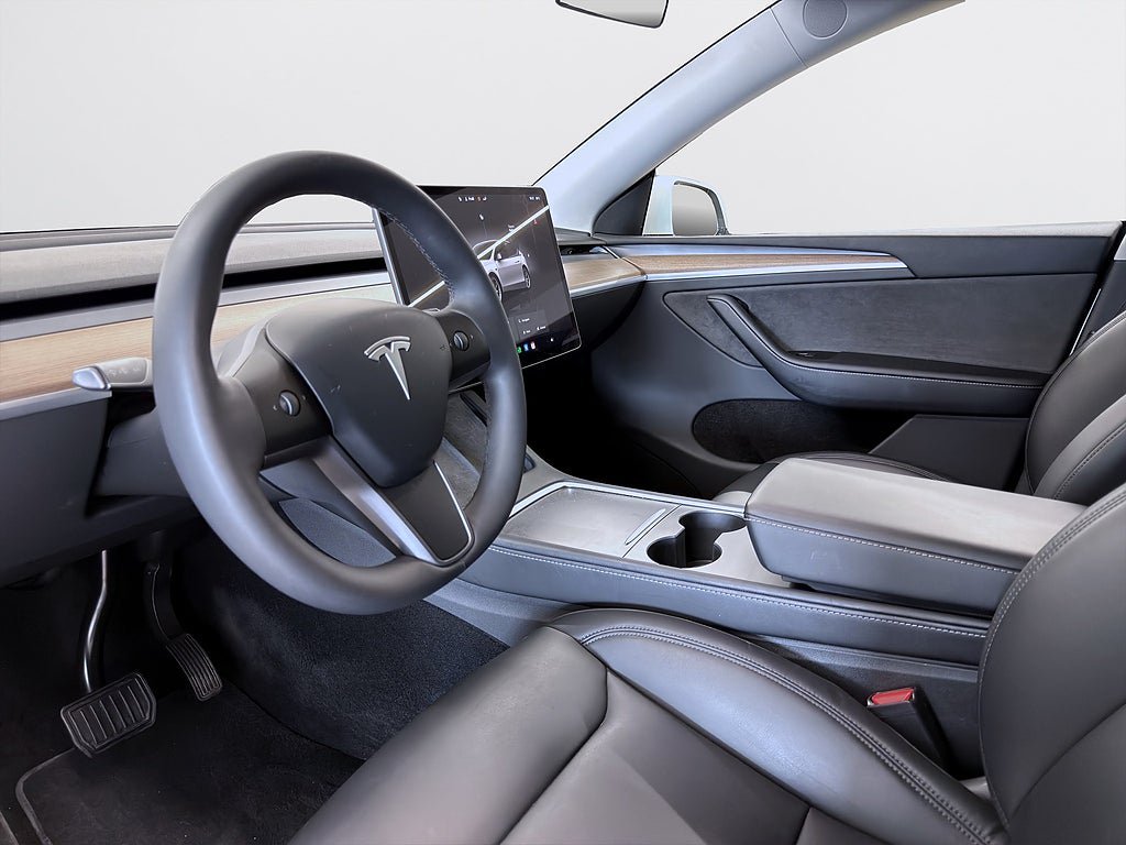 Vehicle Image 9