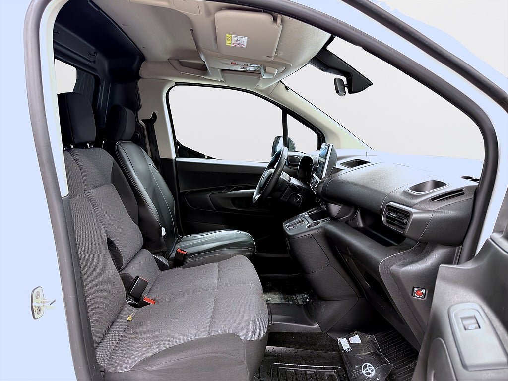 Vehicle Image 12