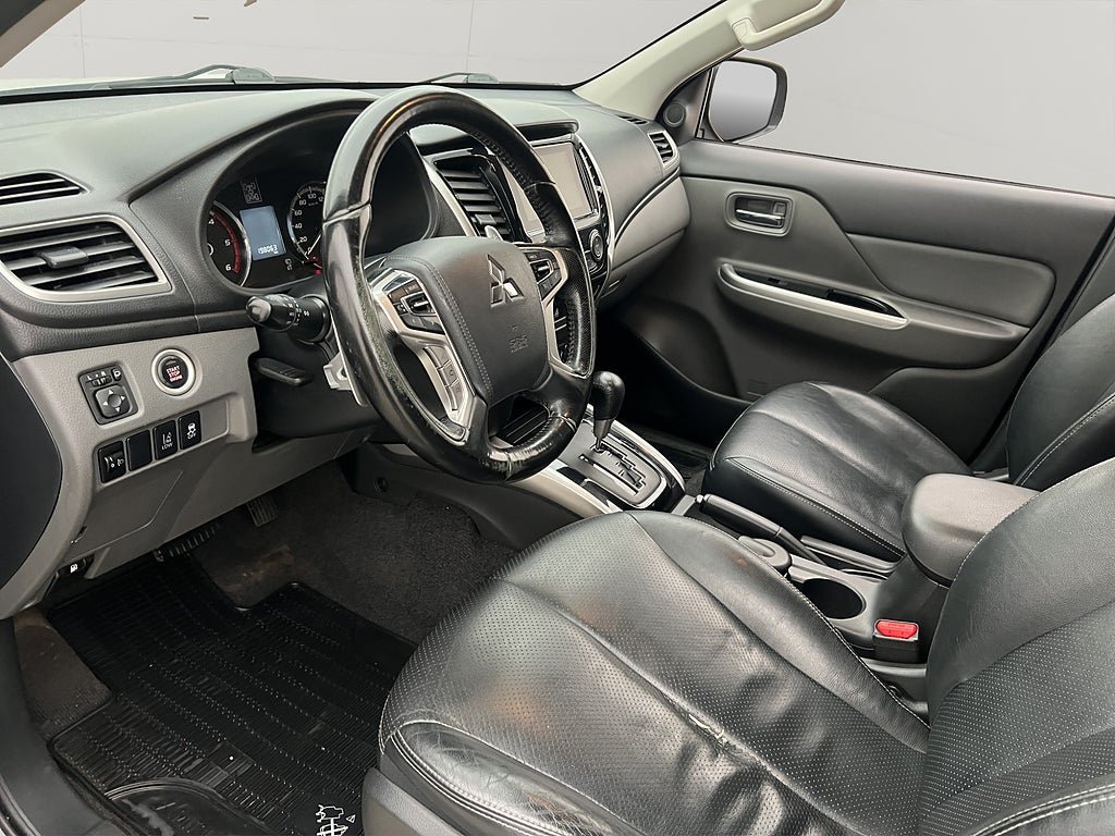 Vehicle Image 14