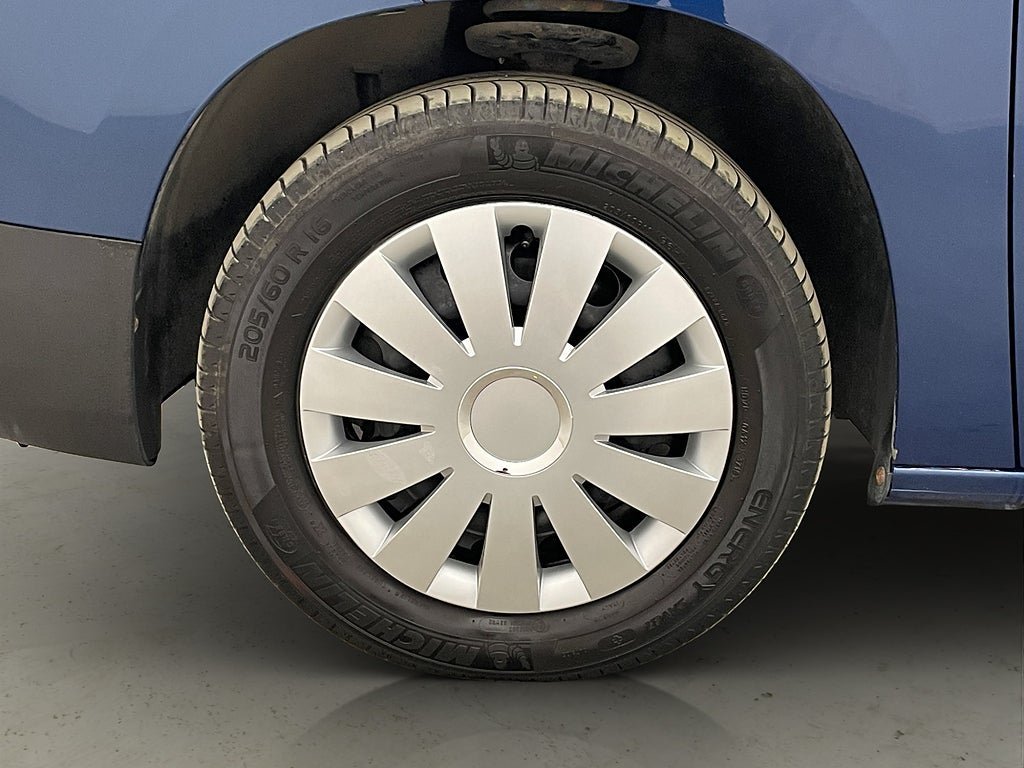 Vehicle Image 26