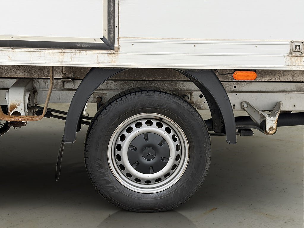 Vehicle Image 32