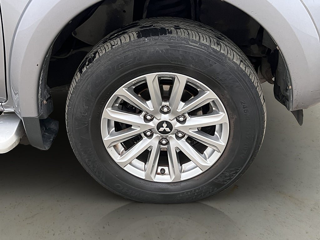 Vehicle Image 33