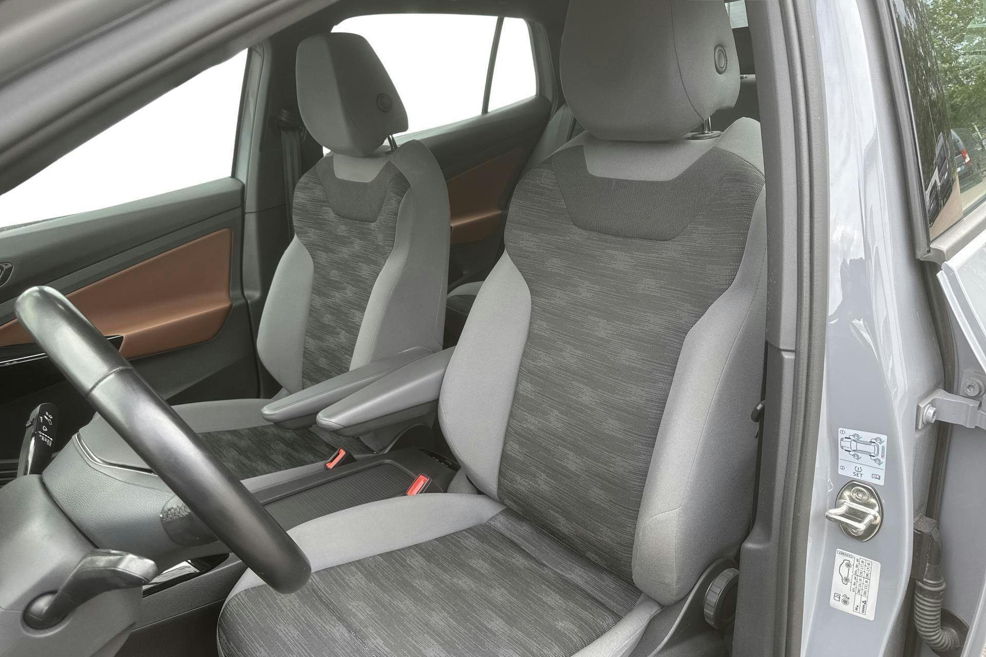 Vehicle Image 13
