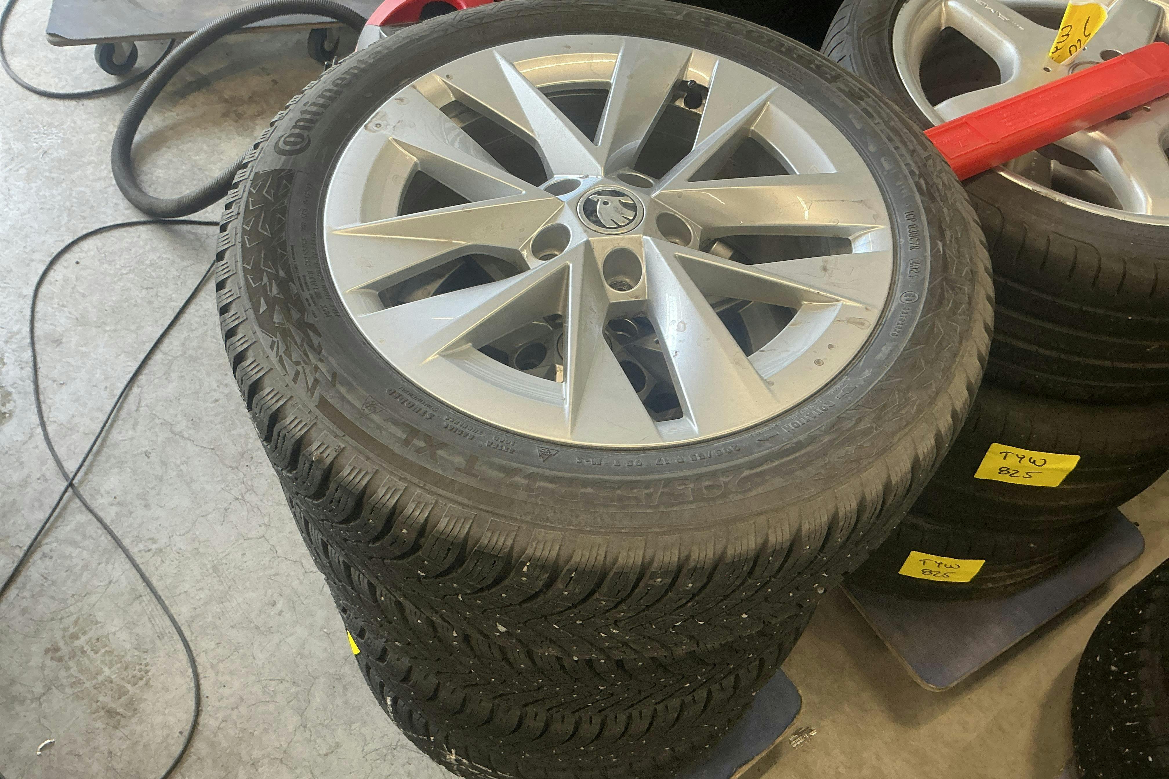 Vehicle Image 16