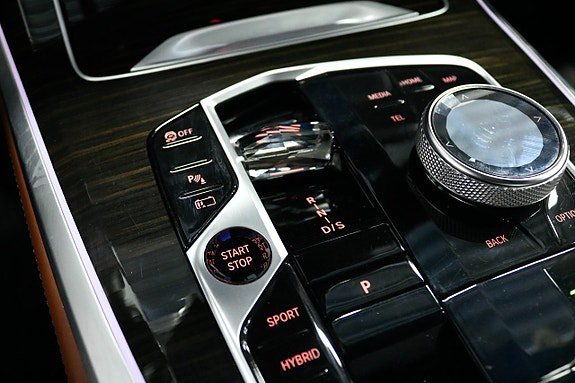 Vehicle Image 32