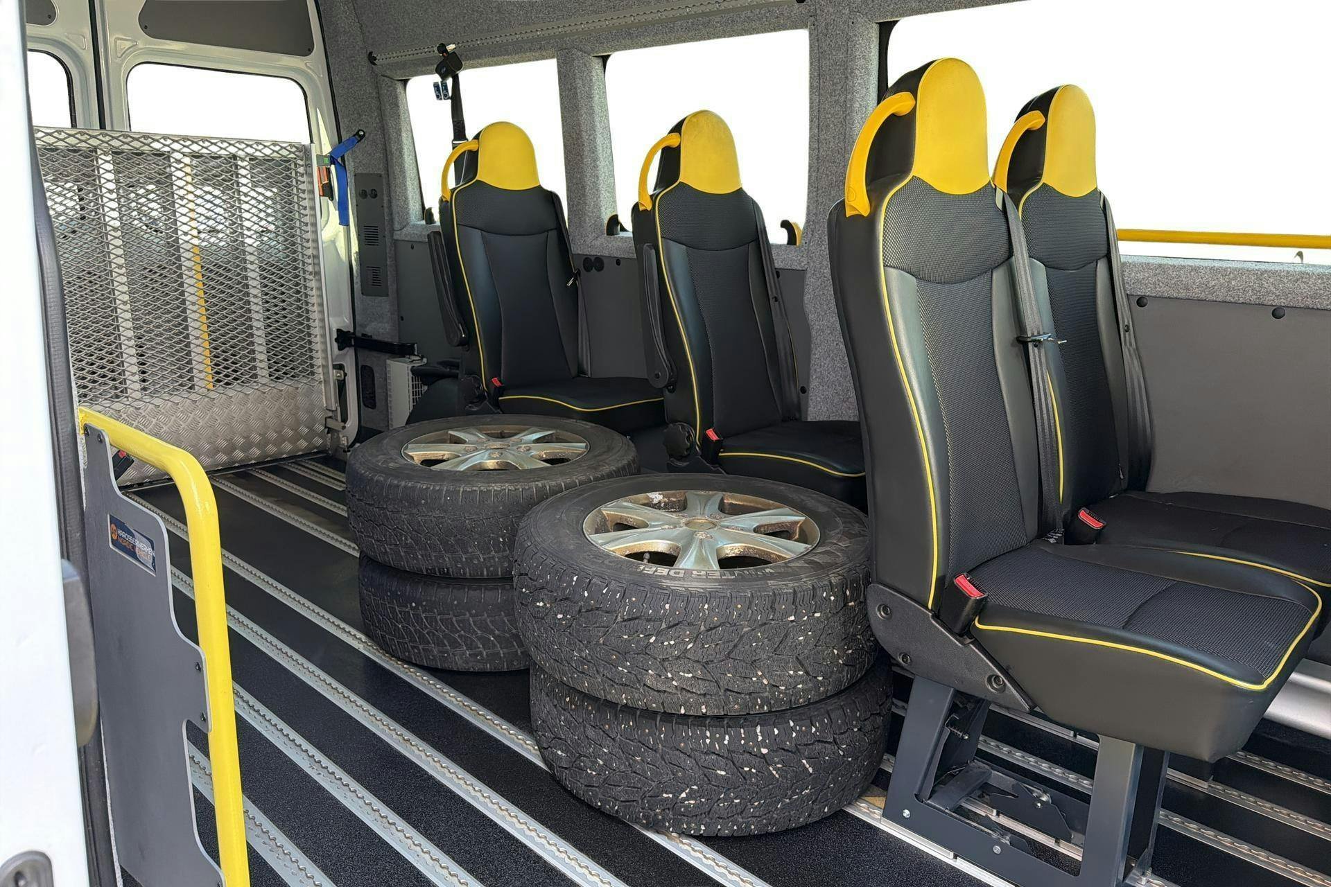 Vehicle Image 8