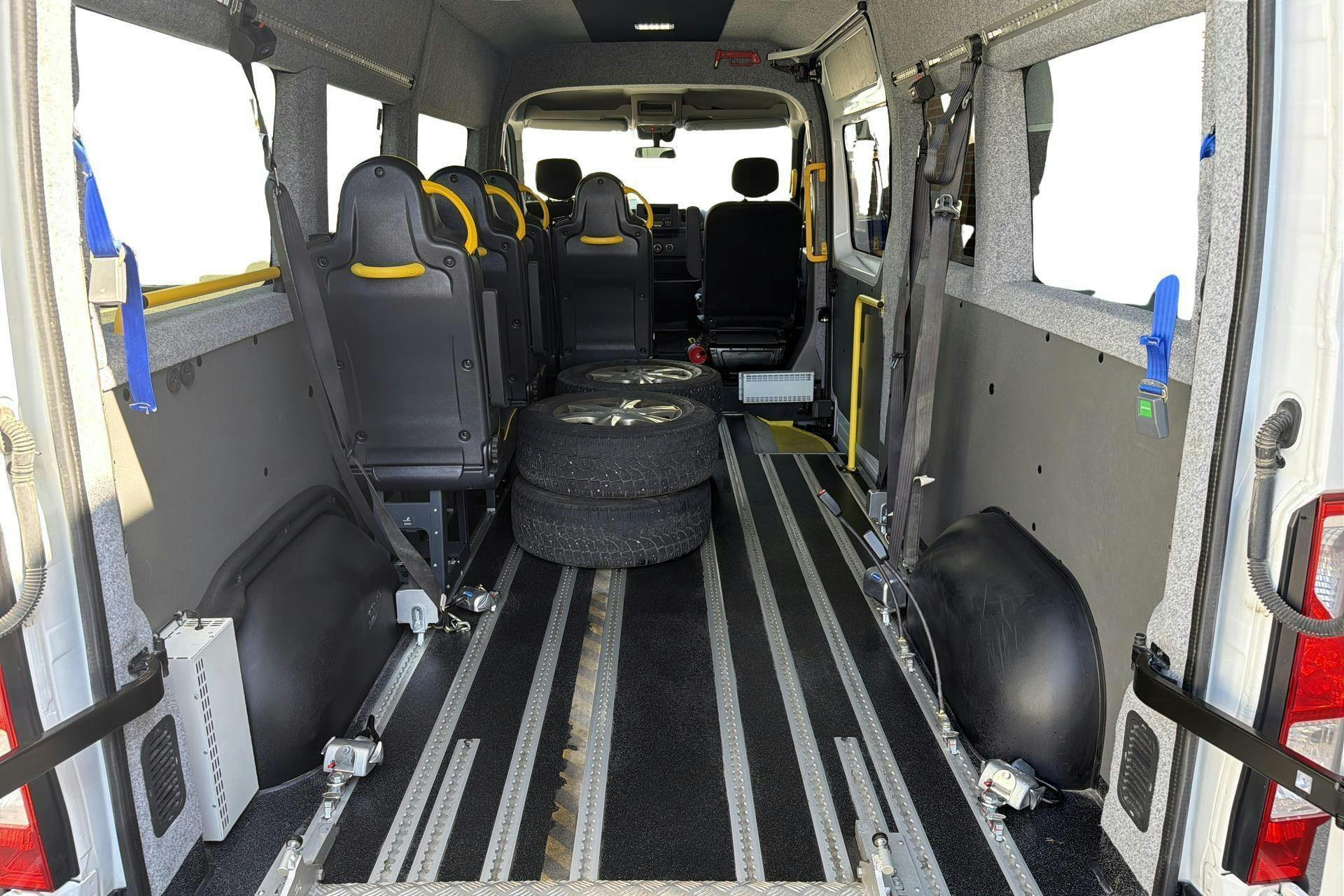 Vehicle Image 9
