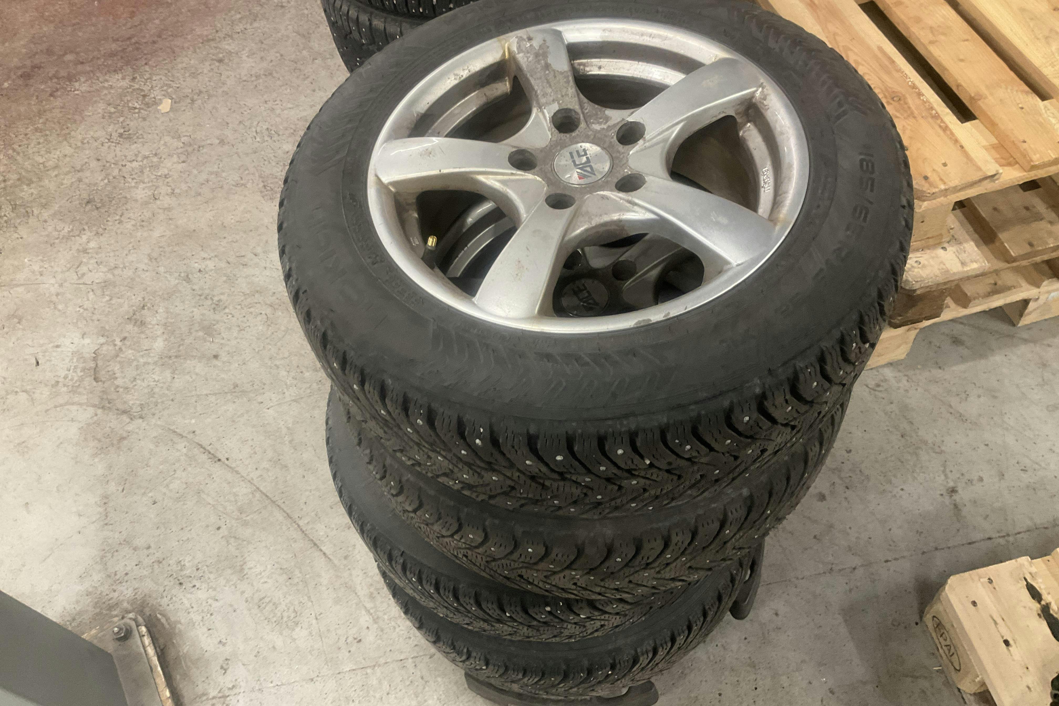 Vehicle Image 12