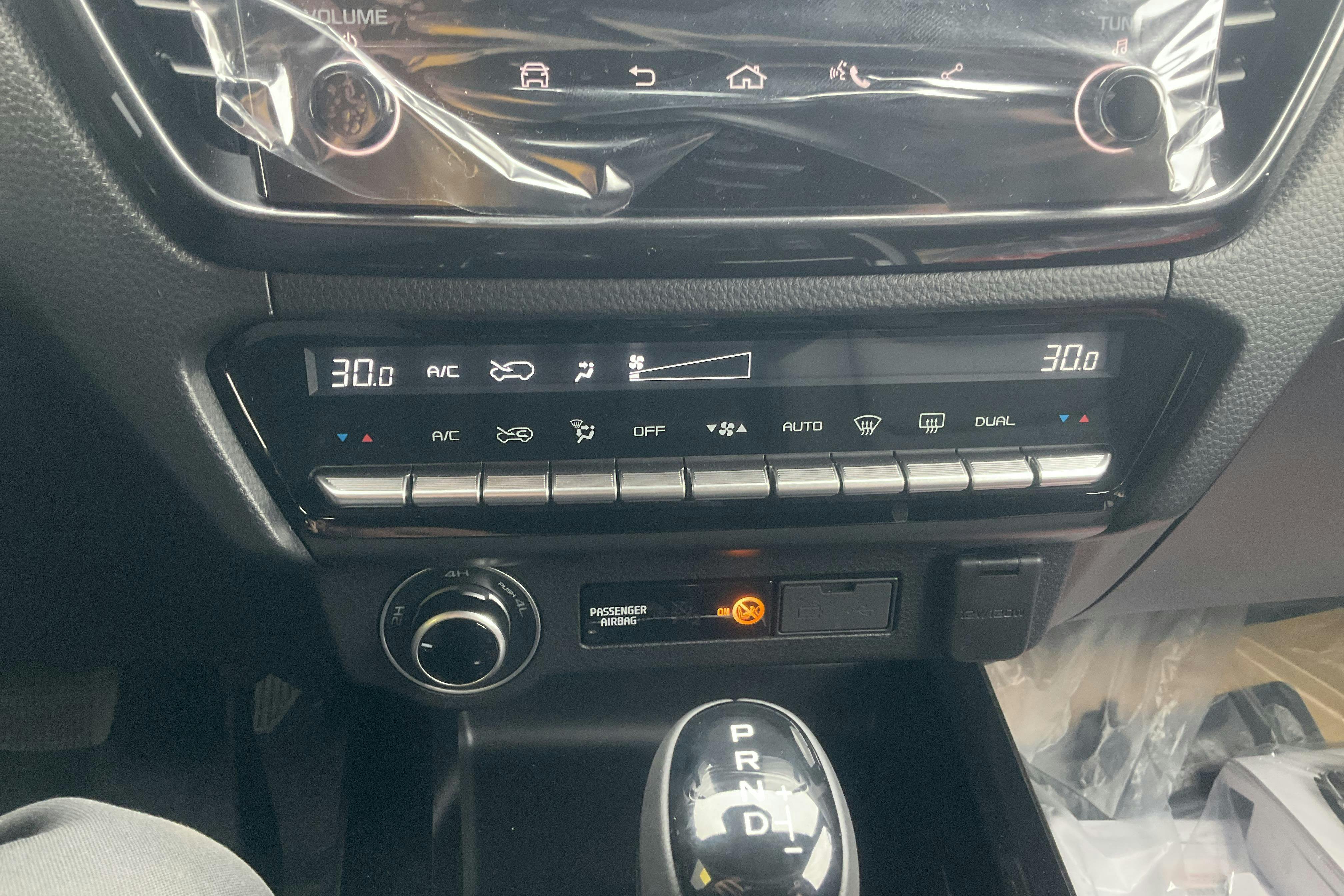 Vehicle Image 12