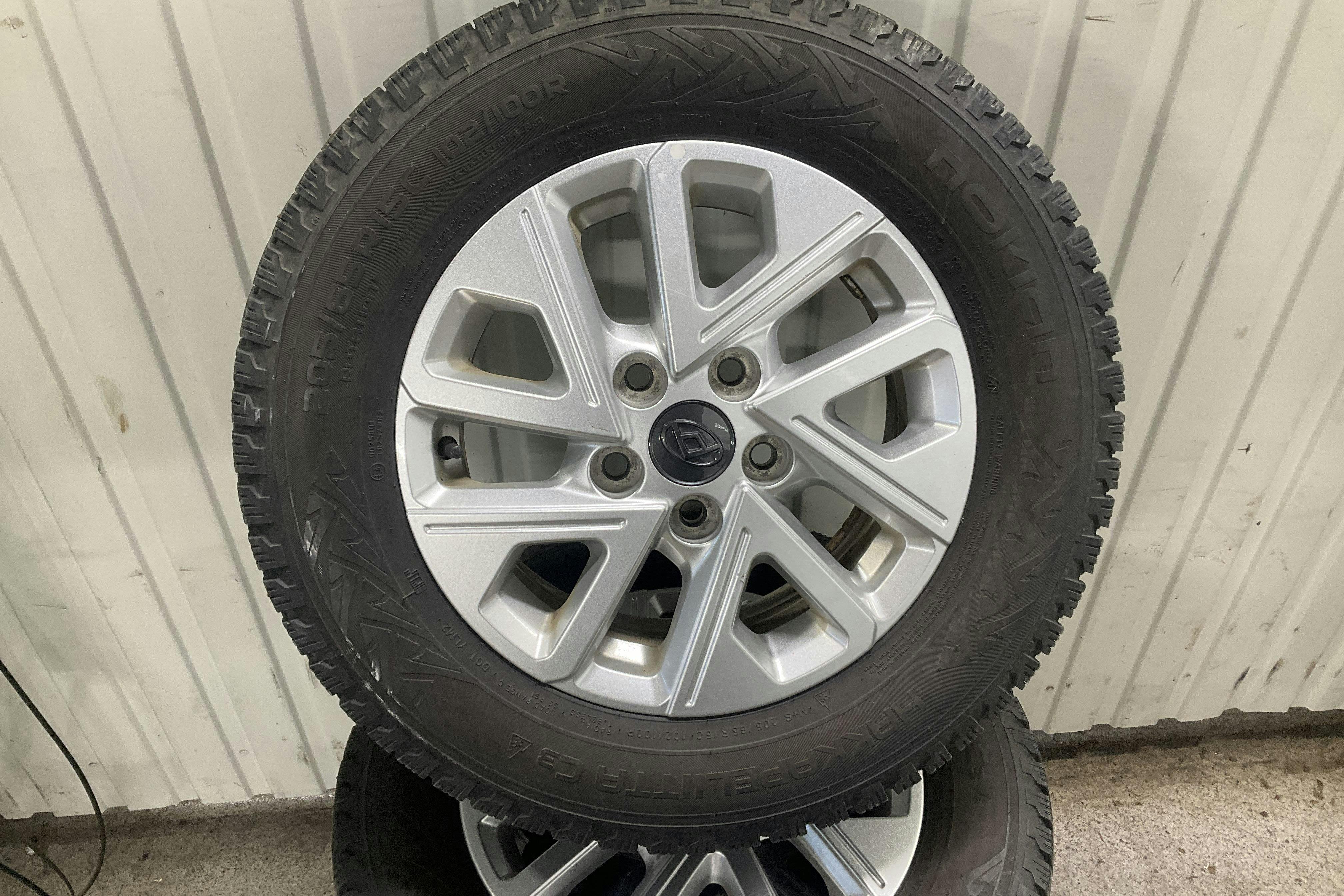 Vehicle Image 16
