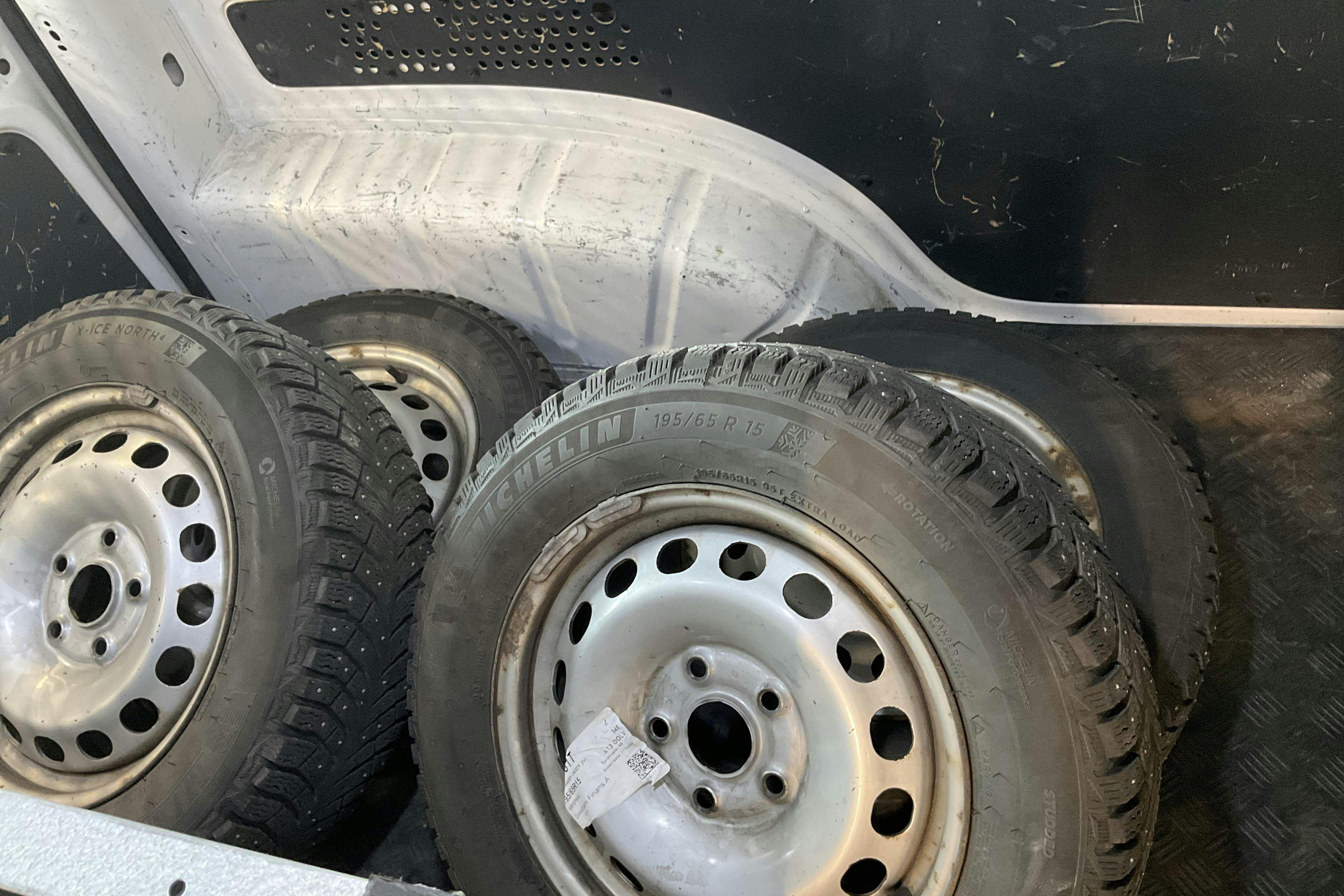 Vehicle Image 15