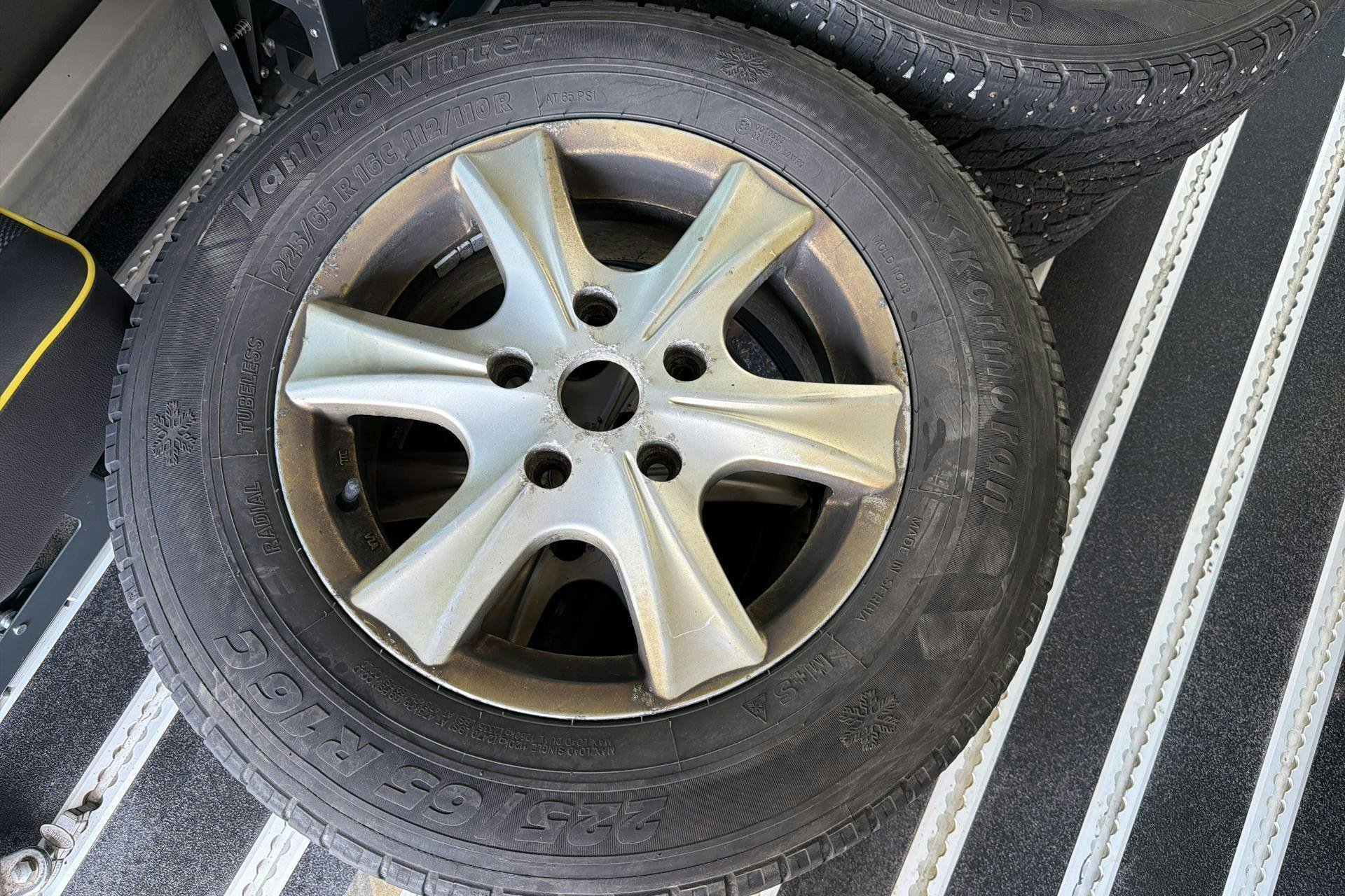 Vehicle Image 16