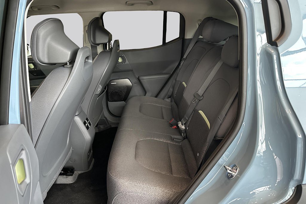 Vehicle Image 11