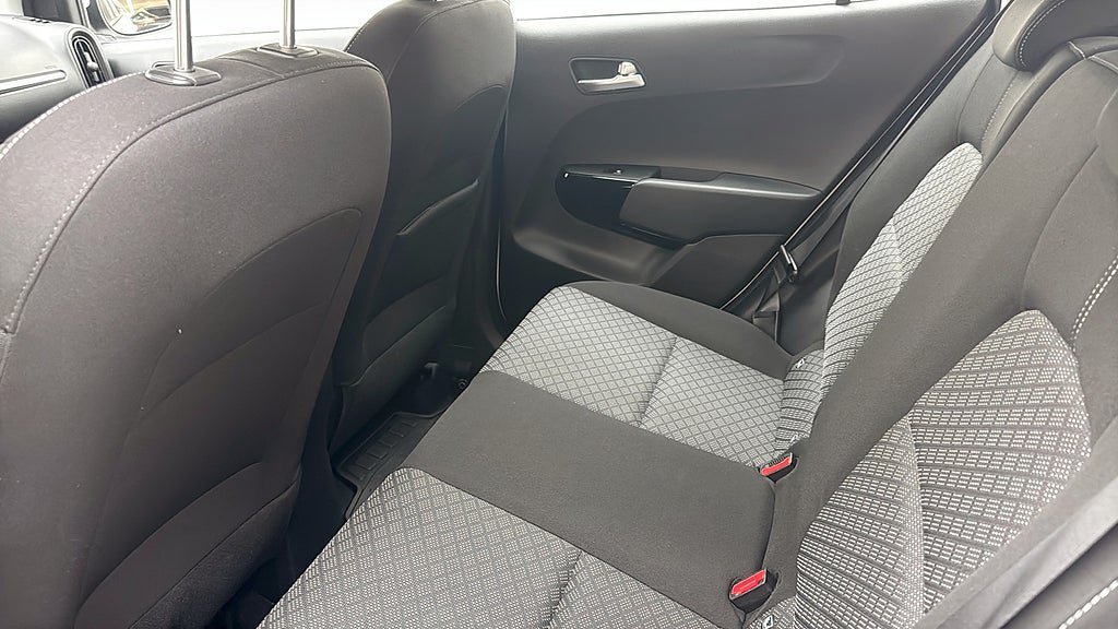 Vehicle Image 12