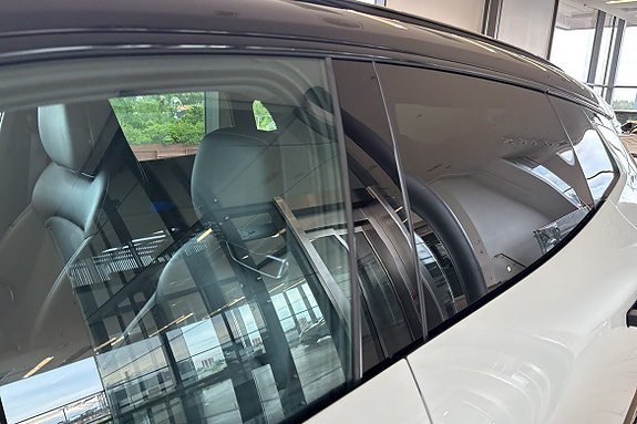 Vehicle Image 28
