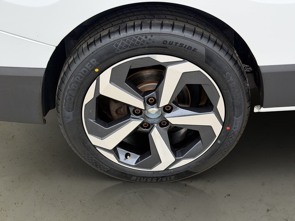 Vehicle Image 25