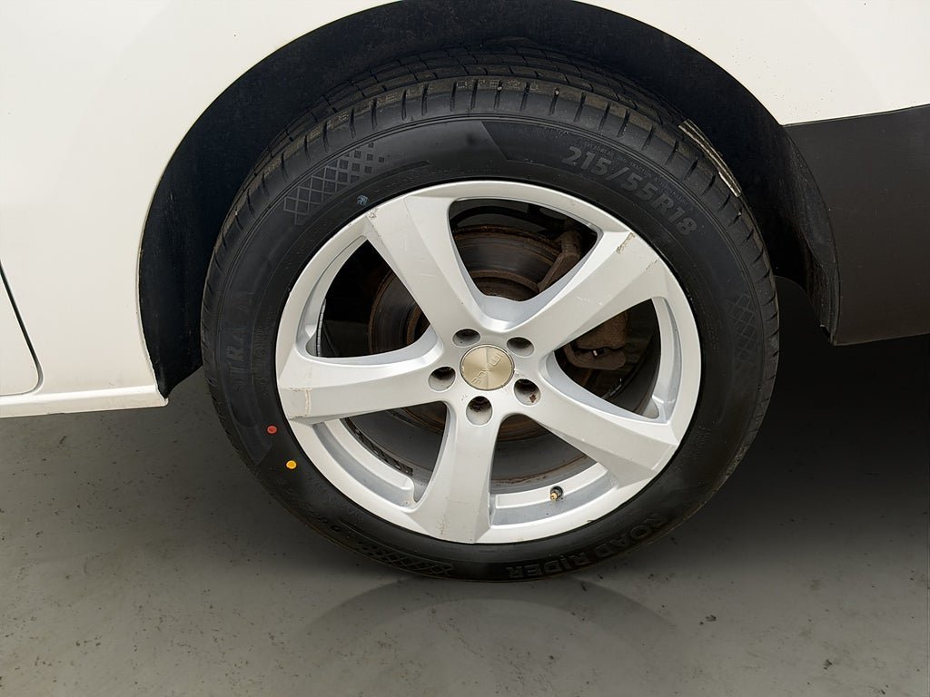 Vehicle Image 32