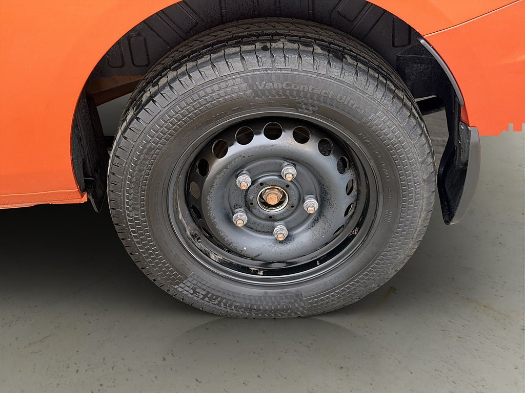Vehicle Image 25