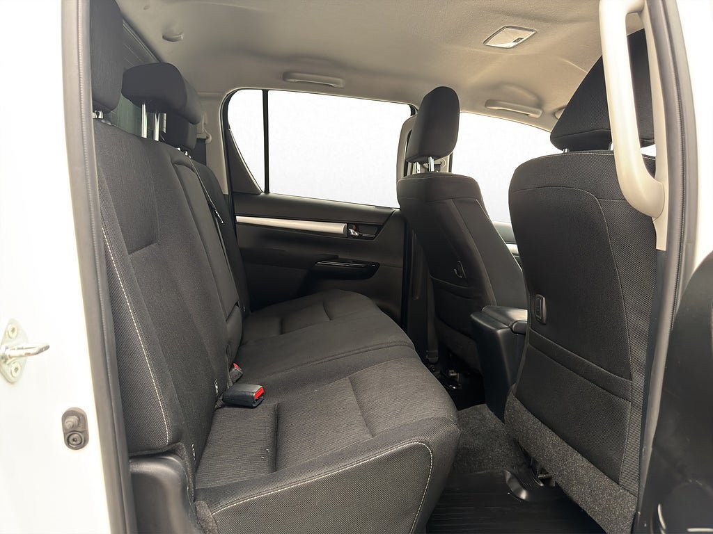 Vehicle Image 32