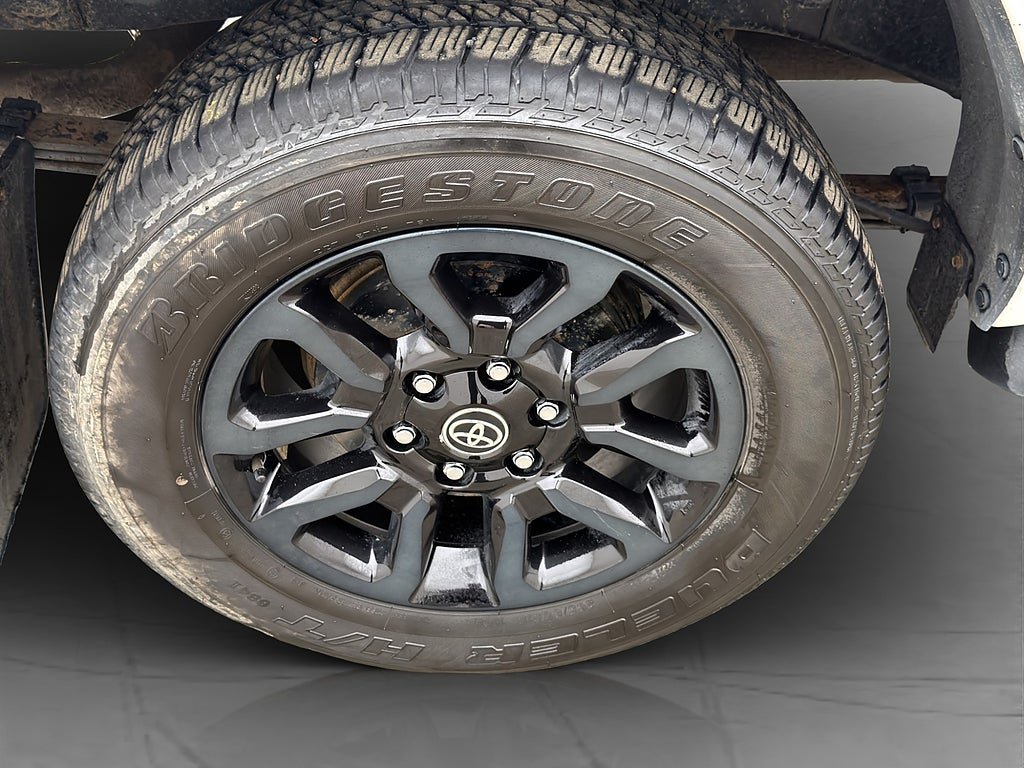 Vehicle Image 35
