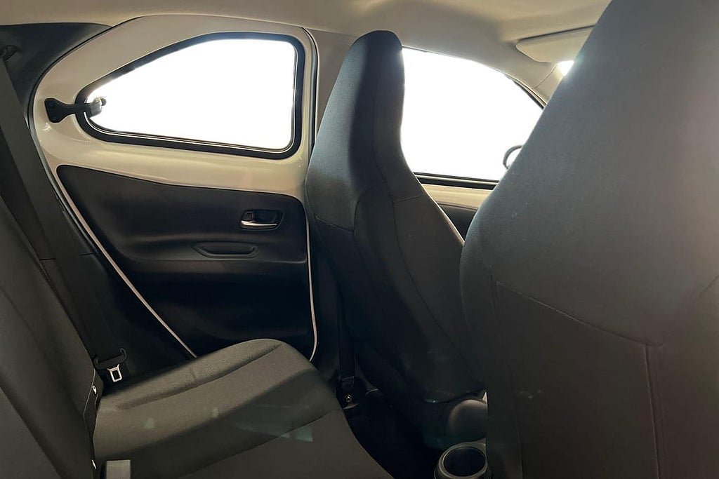 Vehicle Image 7