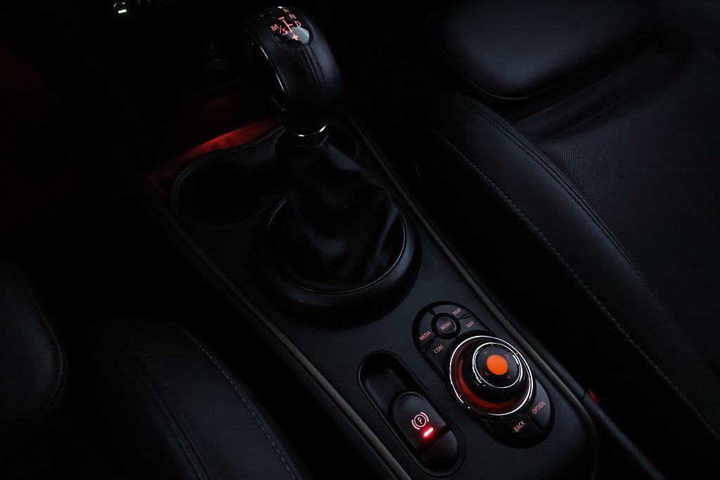 Vehicle Image 24