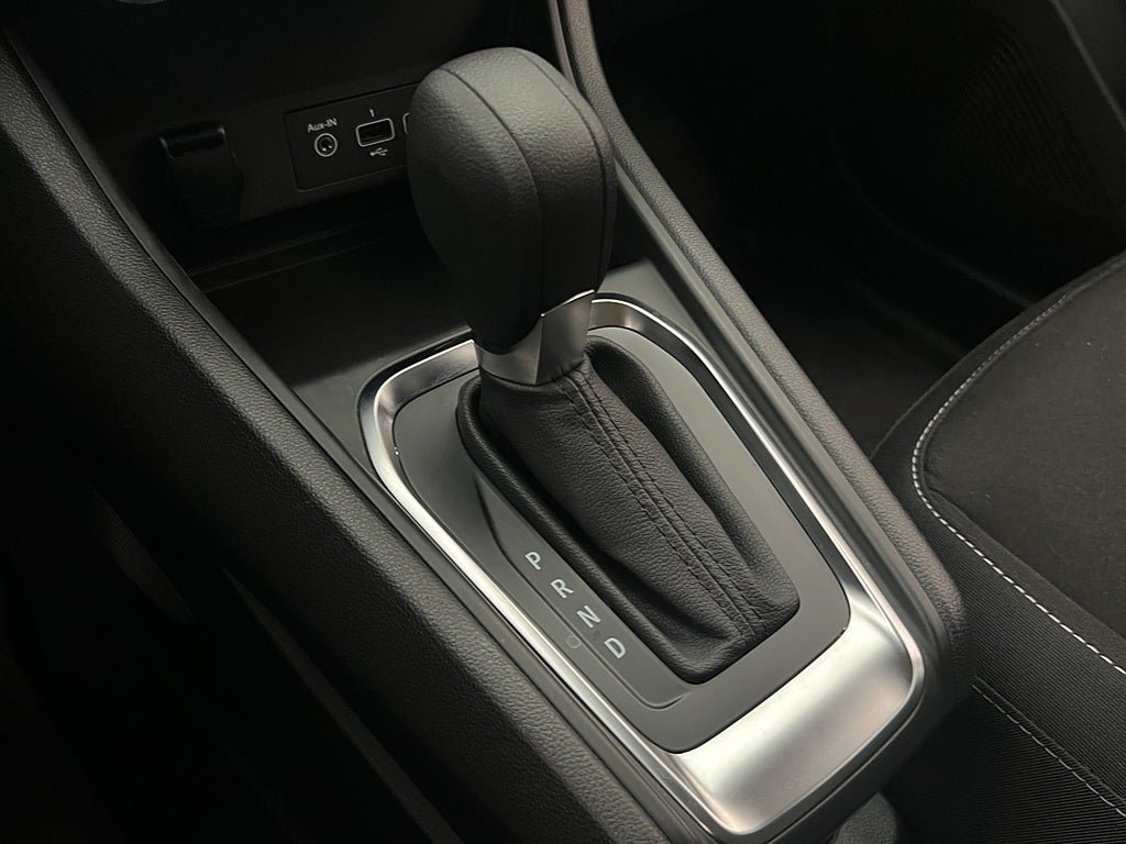 Vehicle Image 25