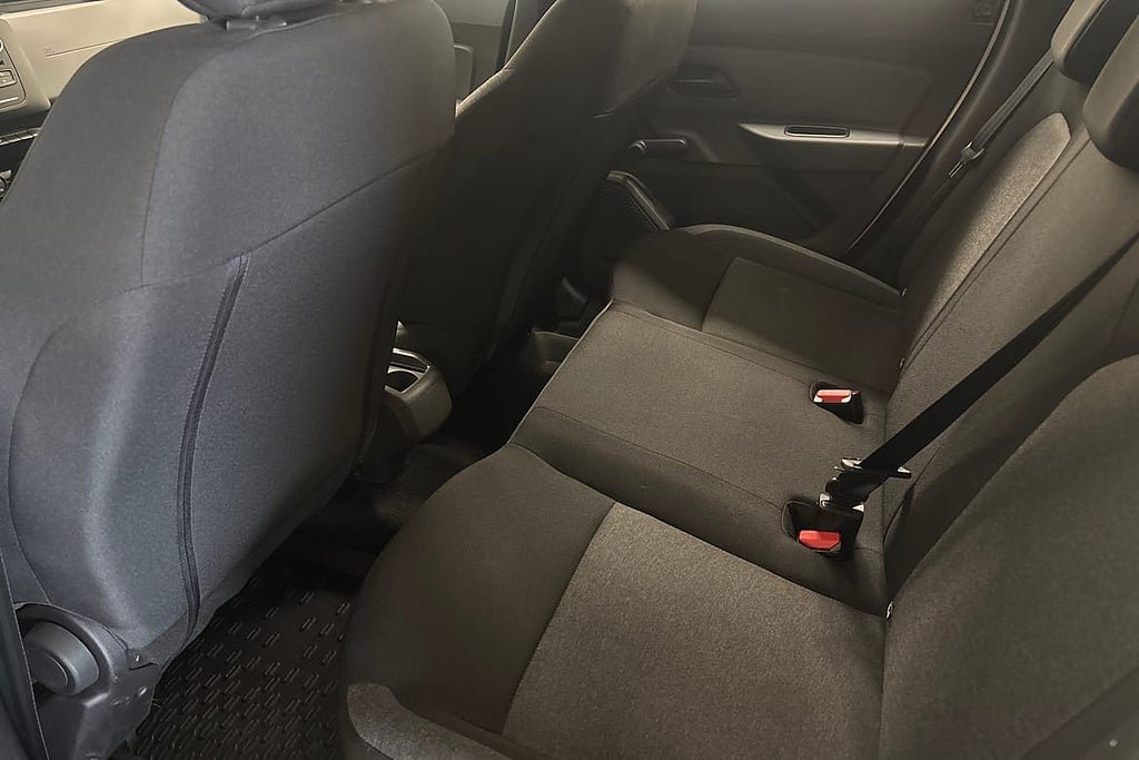 Vehicle Image 12