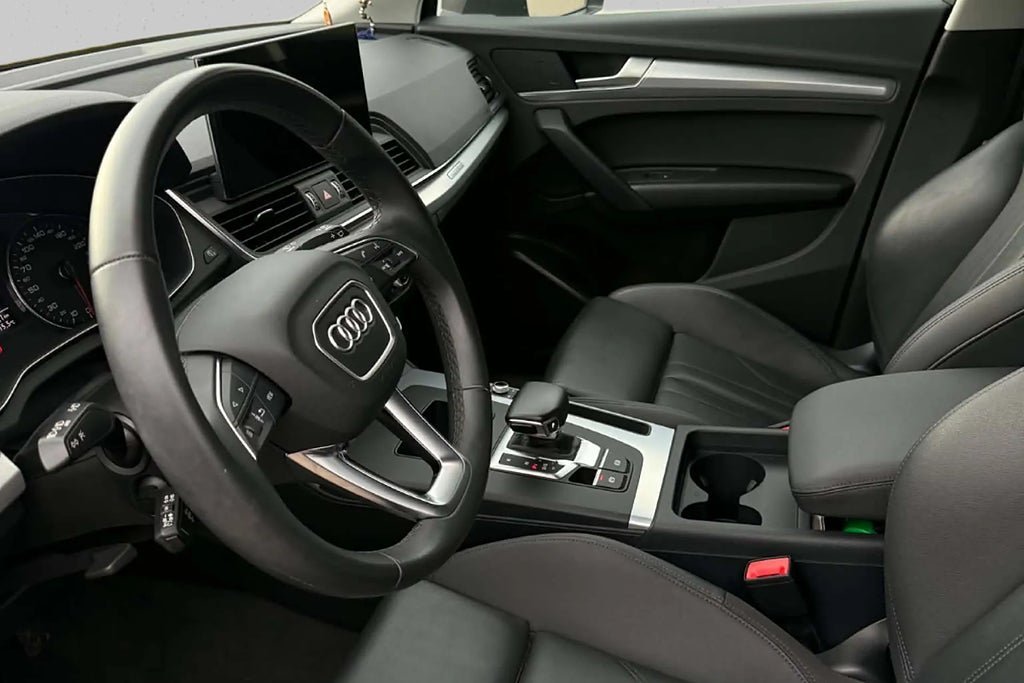Vehicle Image 8
