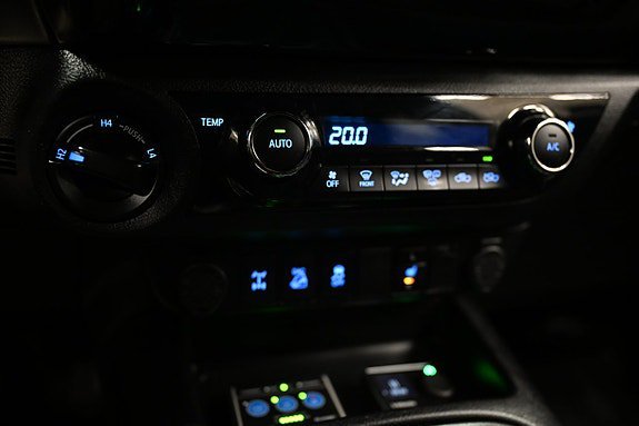 Vehicle Image 28