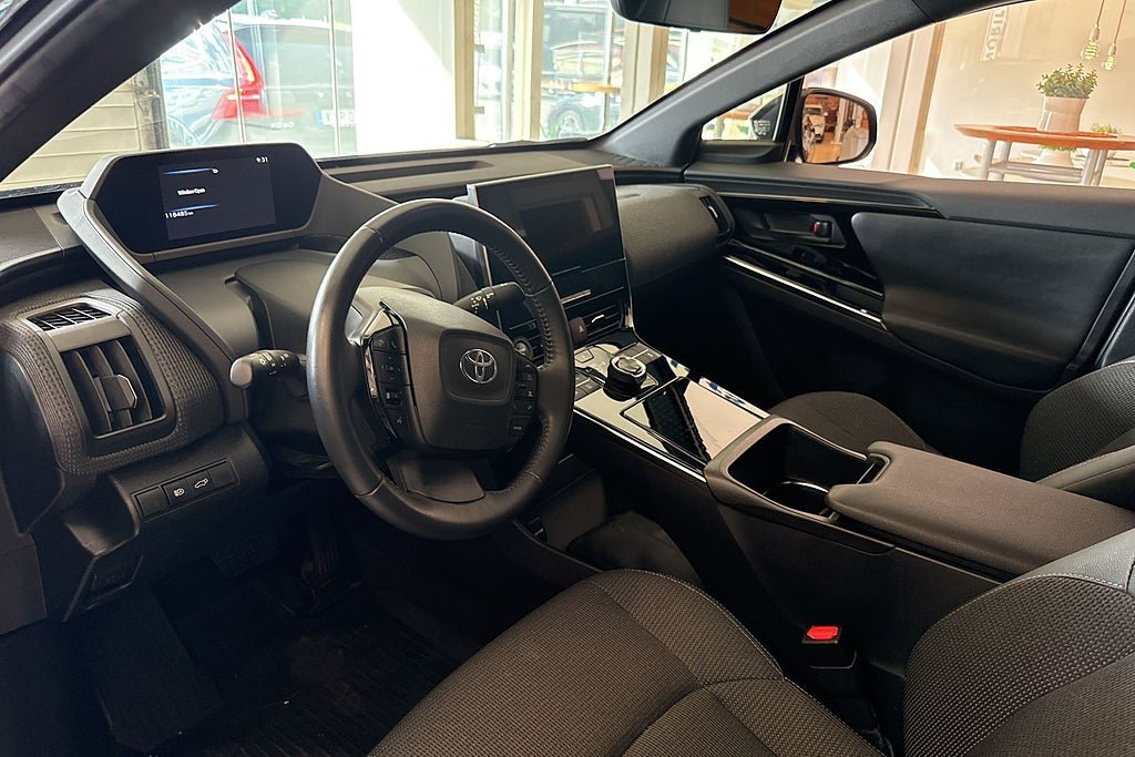 Vehicle Image 6