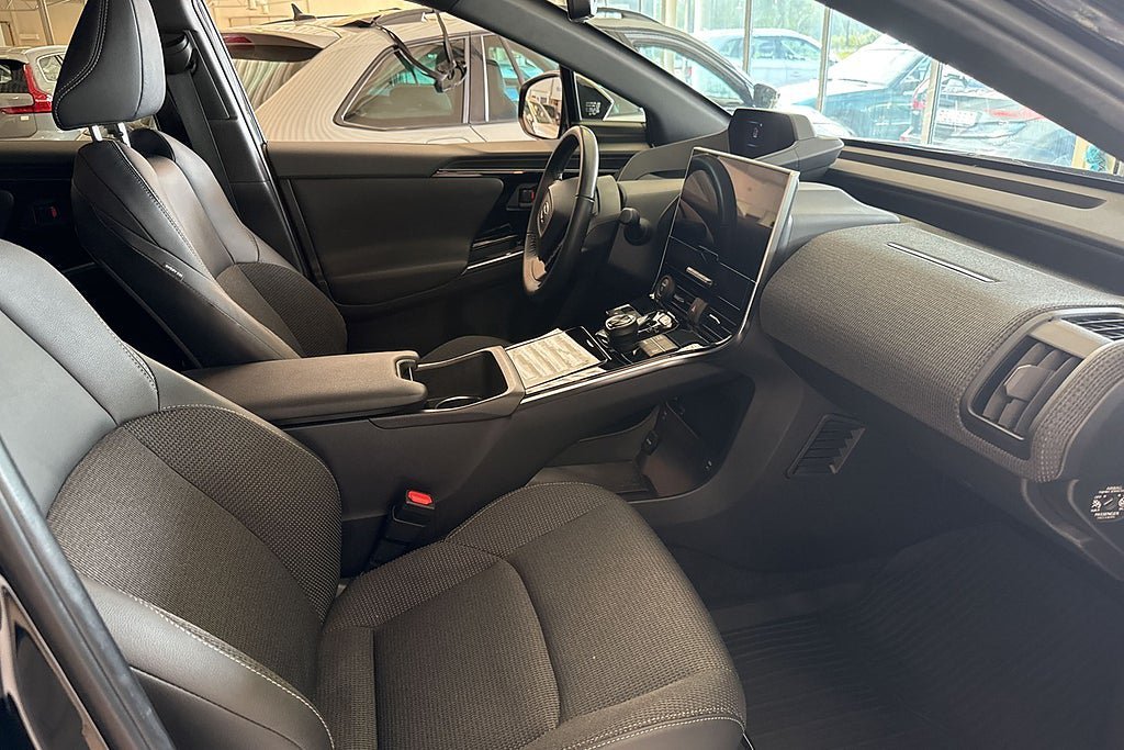 Vehicle Image 11