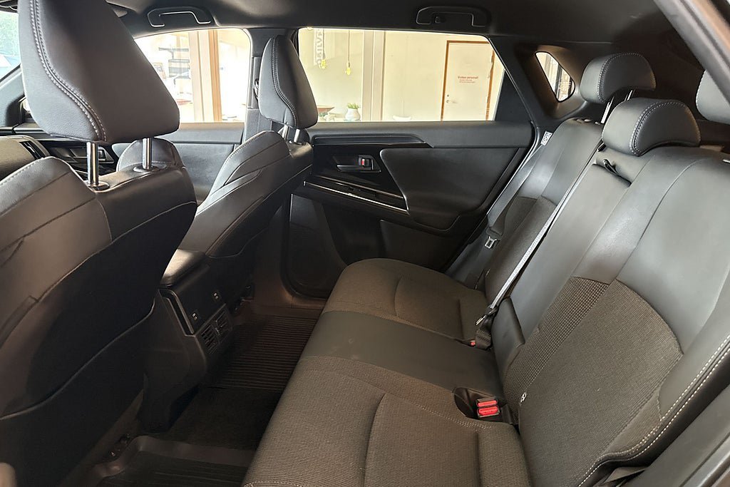Vehicle Image 12