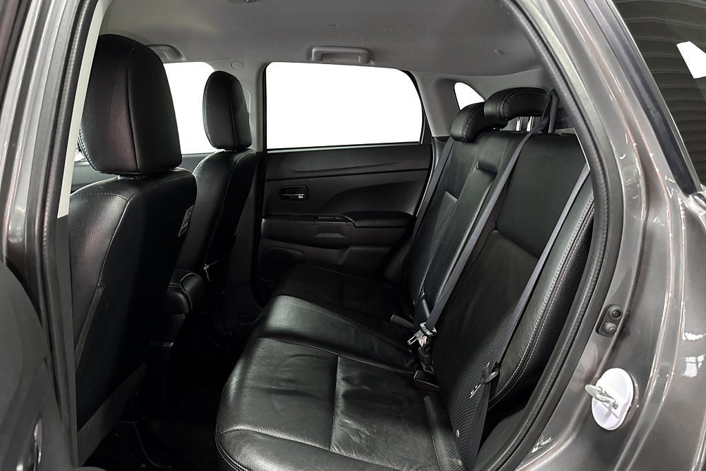 Vehicle Image 12