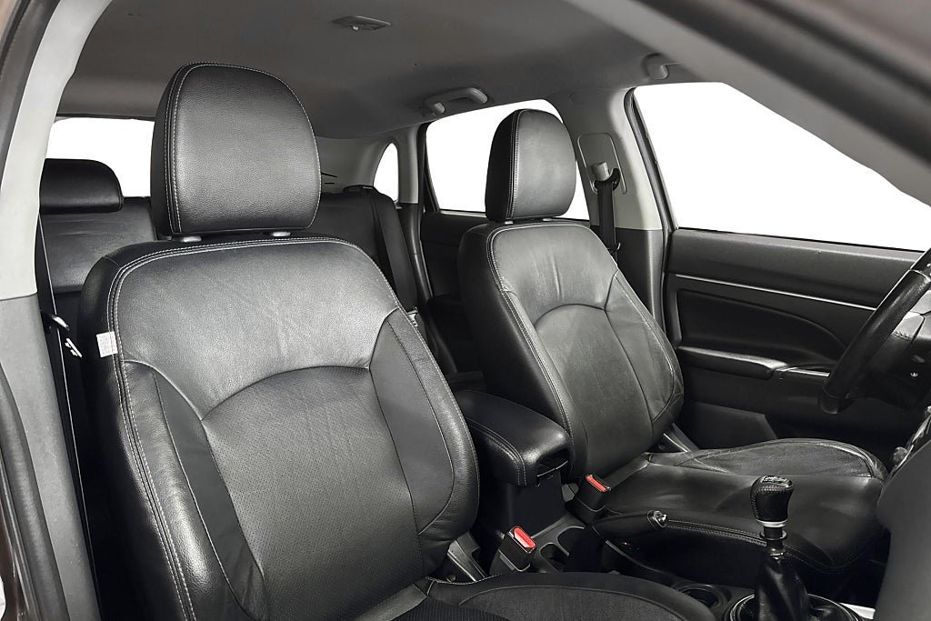 Vehicle Image 13
