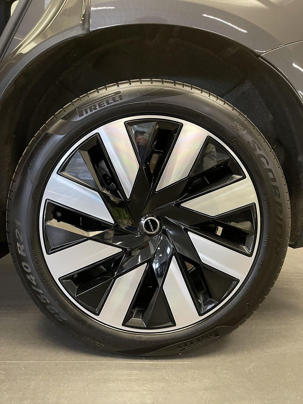 Vehicle Image 16