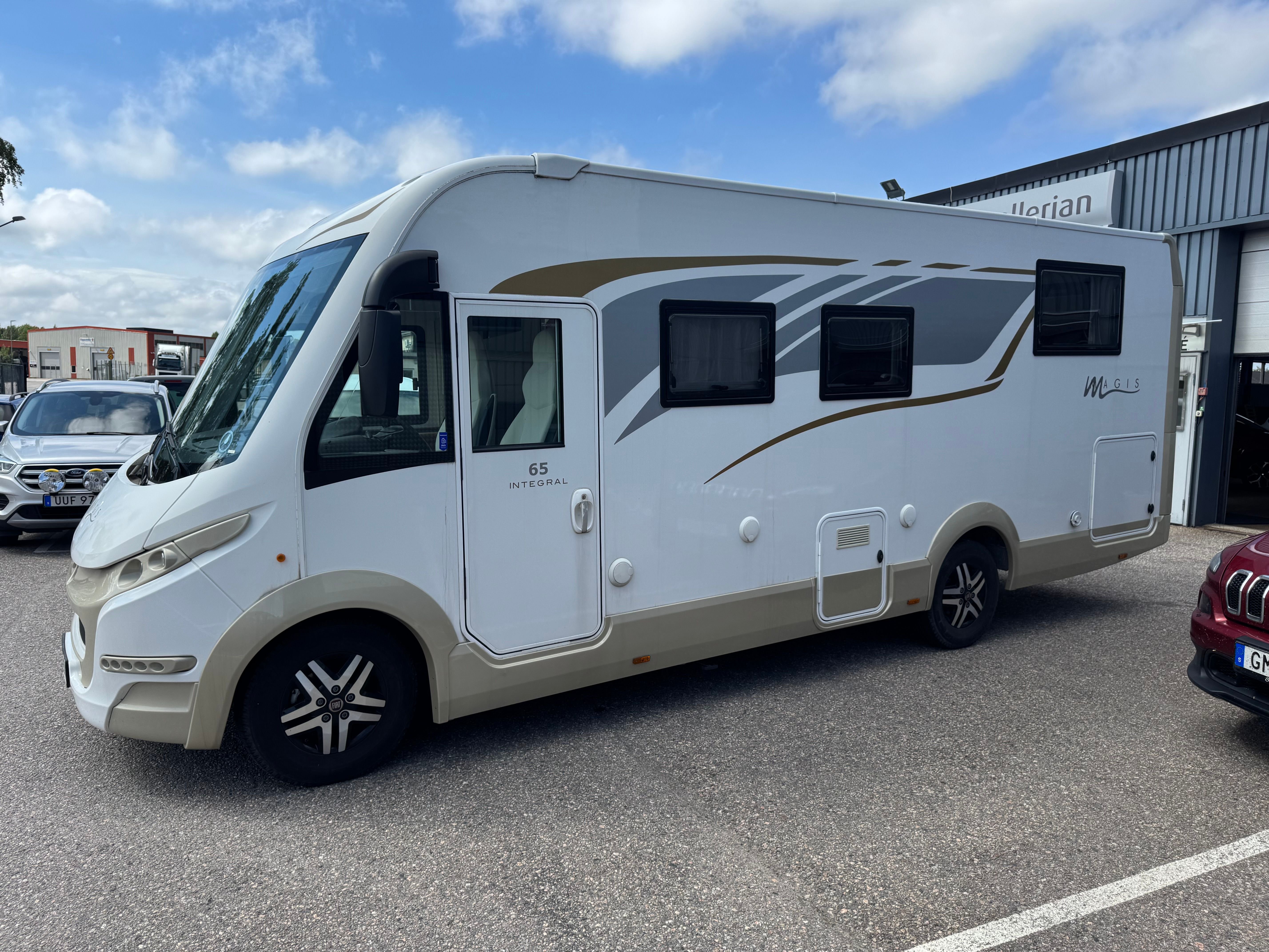 Vehicle Image 6