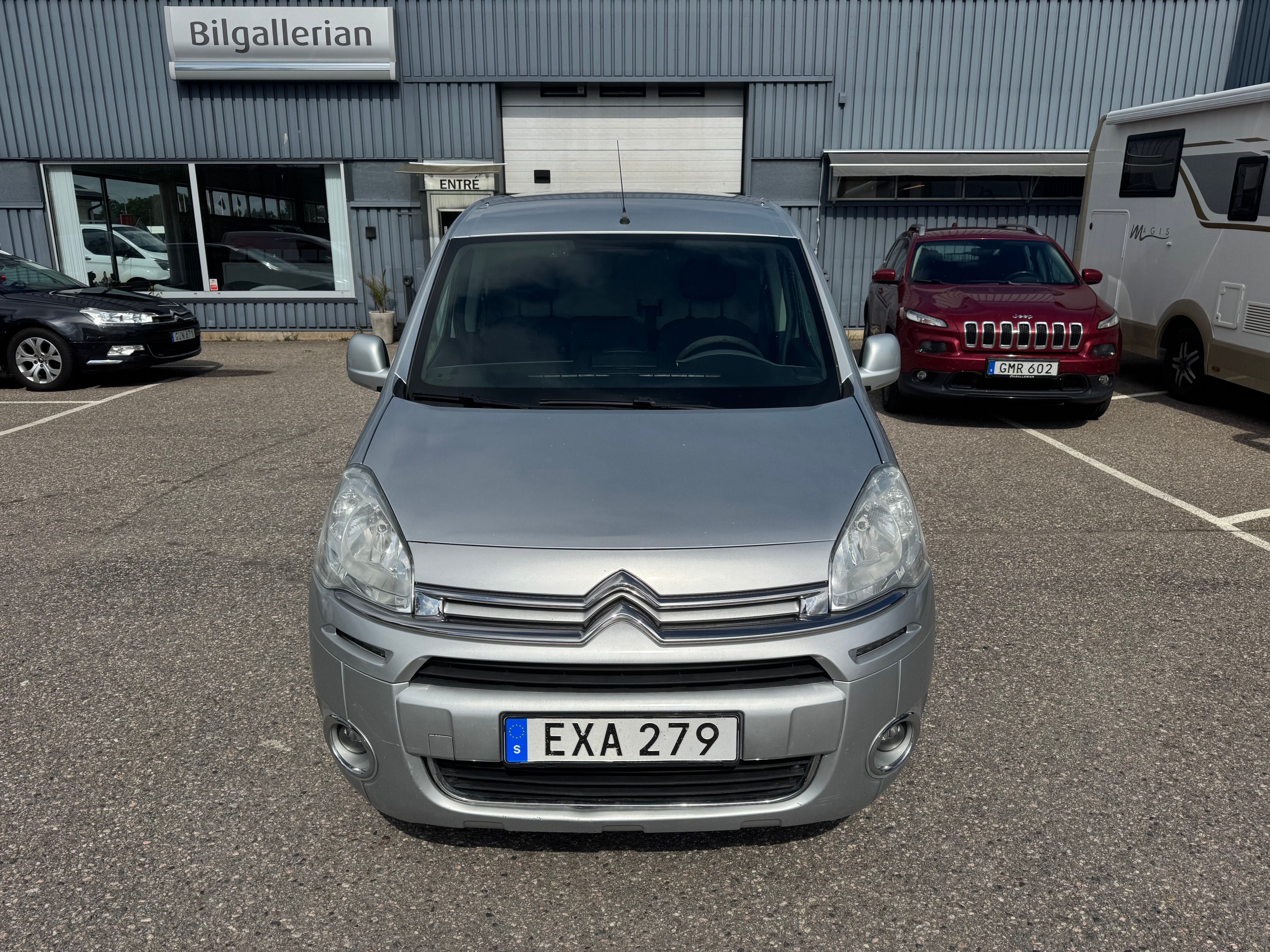 Vehicle Image 8