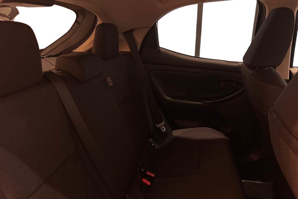 Vehicle Image 9