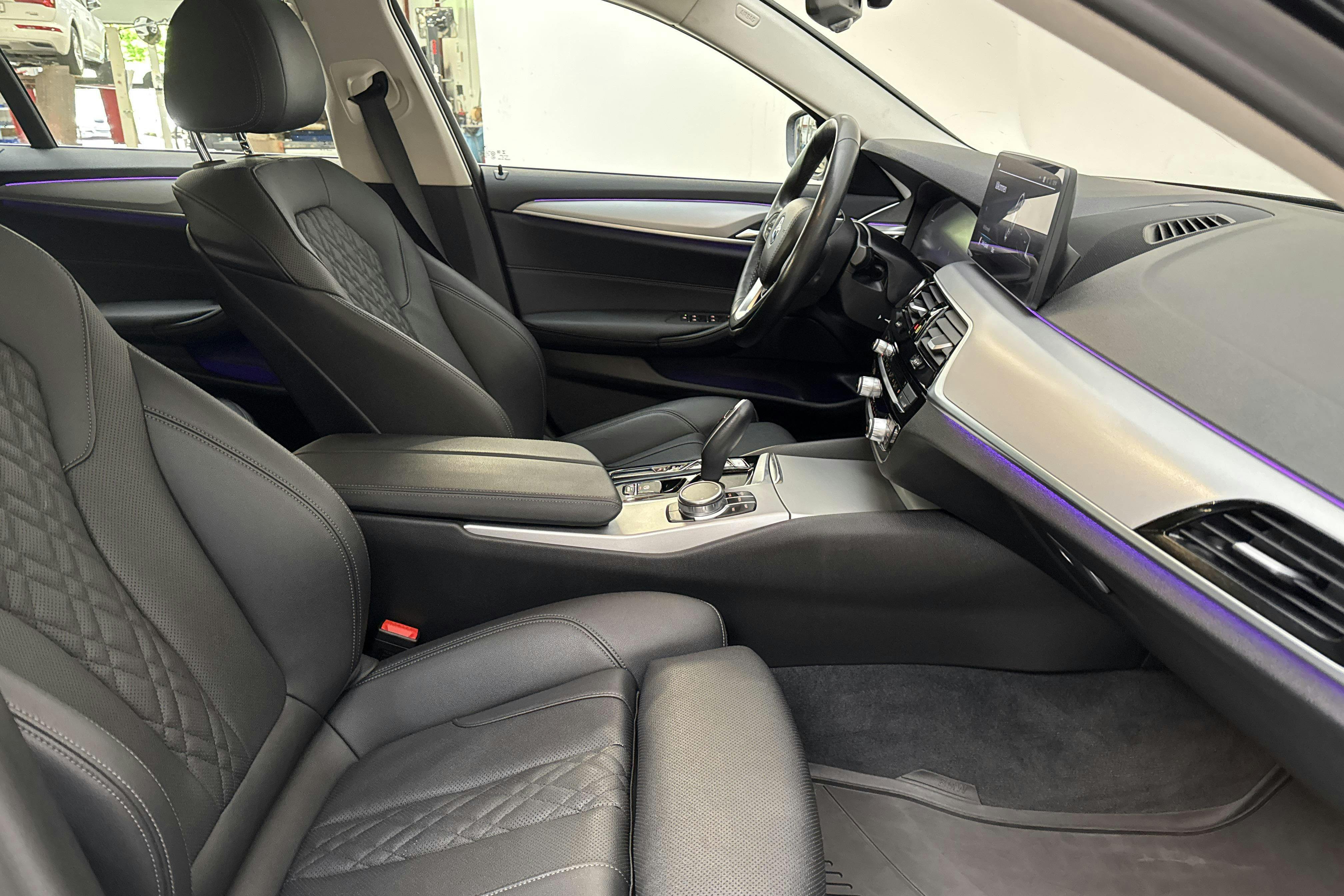Vehicle Image 7