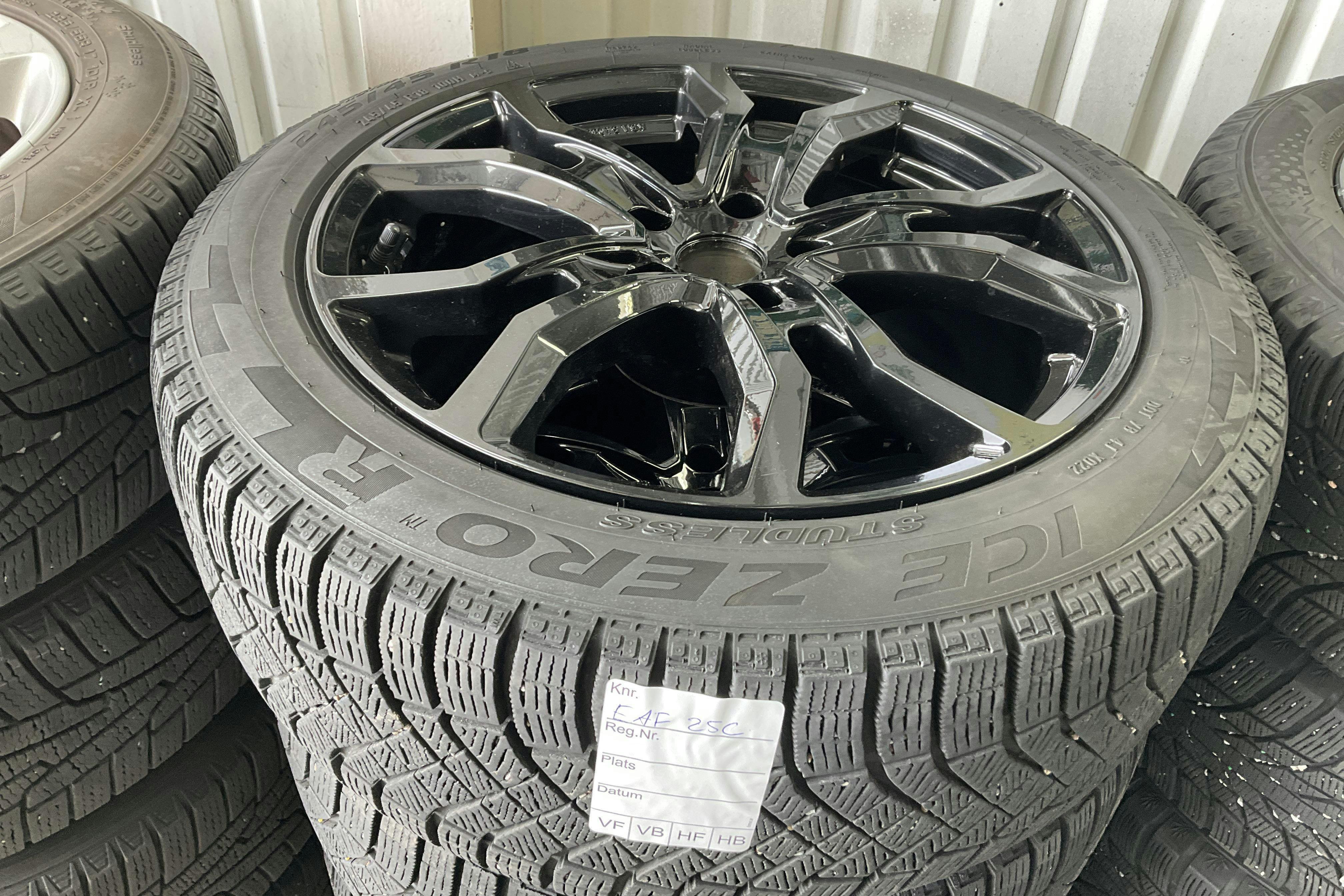 Vehicle Image 16