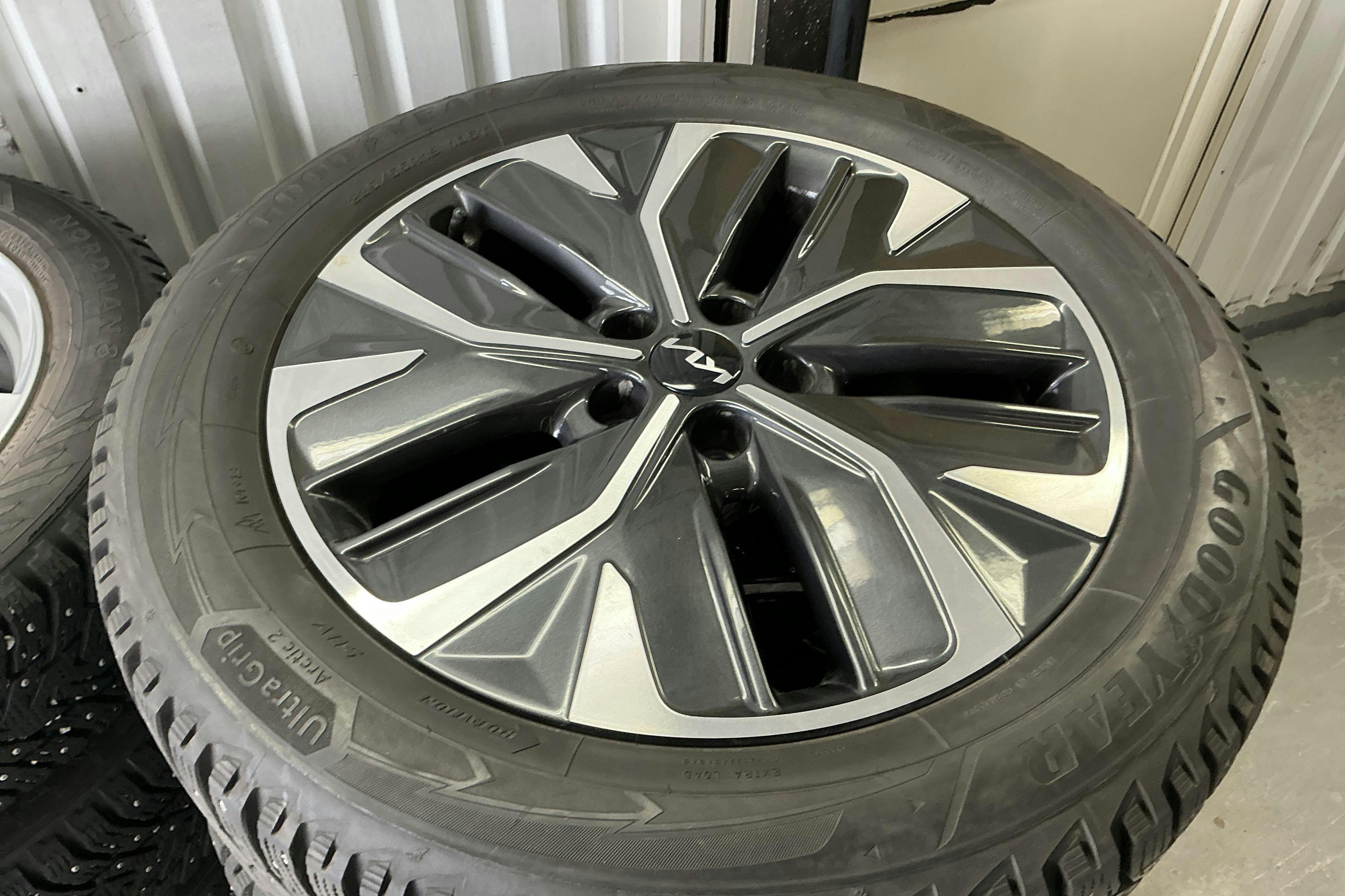 Vehicle Image 16