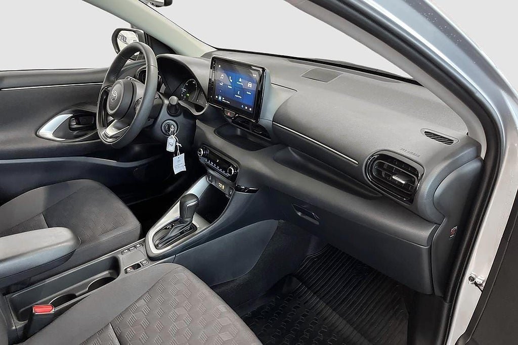 Vehicle Image 8