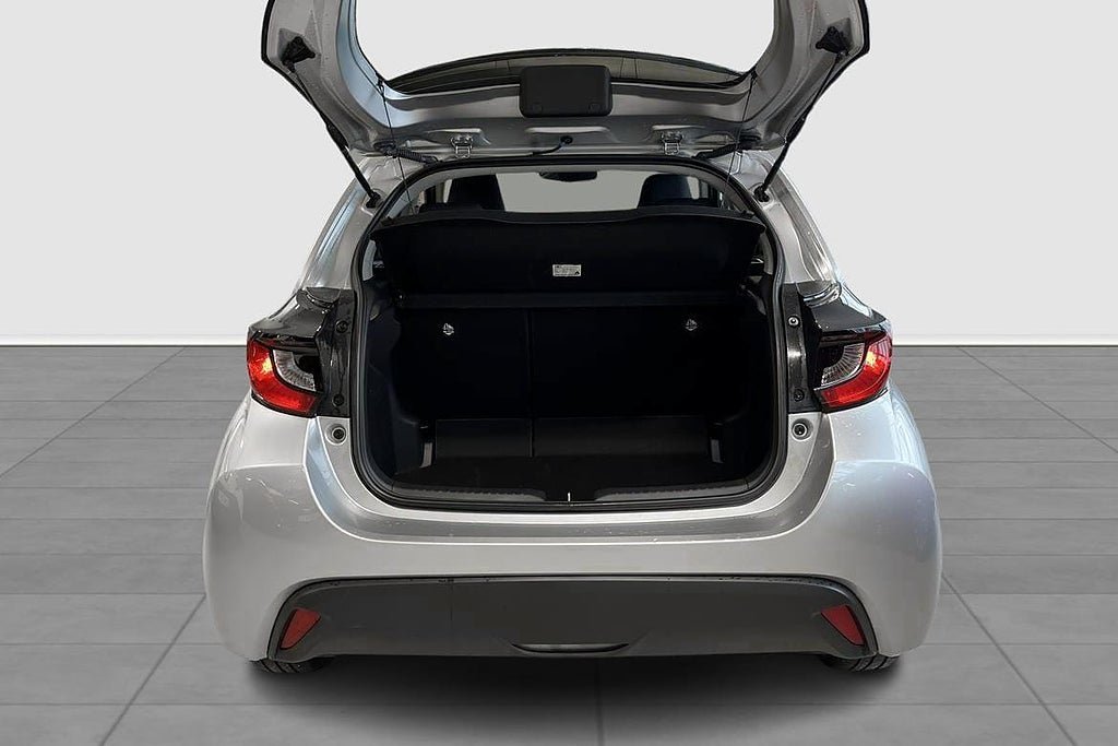 Vehicle Image 12