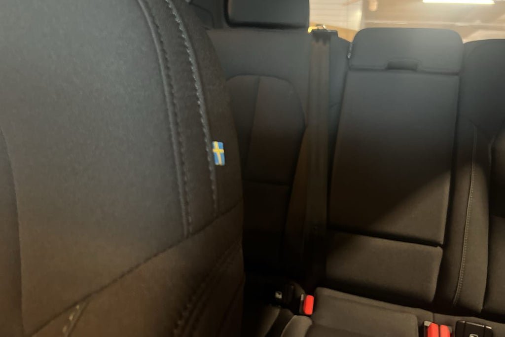 Vehicle Image 25